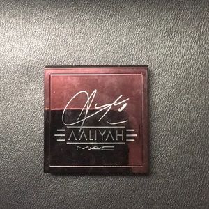 MAC Cosmetics x Aaliyah 'Age Ain't Nothing' Eyeshadow Palette